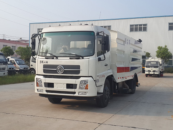 东风天锦吸尘车