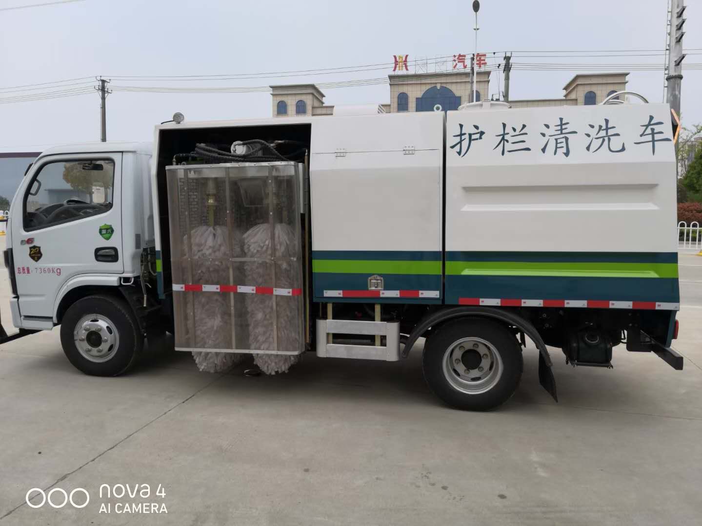 国六小多利卡护栏清洗车