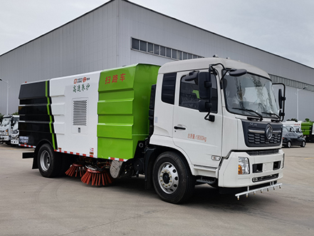 扫路车